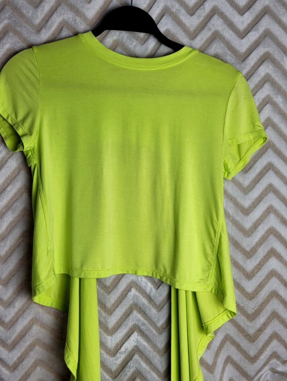 BLOGILATES Neon Lime Tie-Back Crop Top - Picture 5 of 7